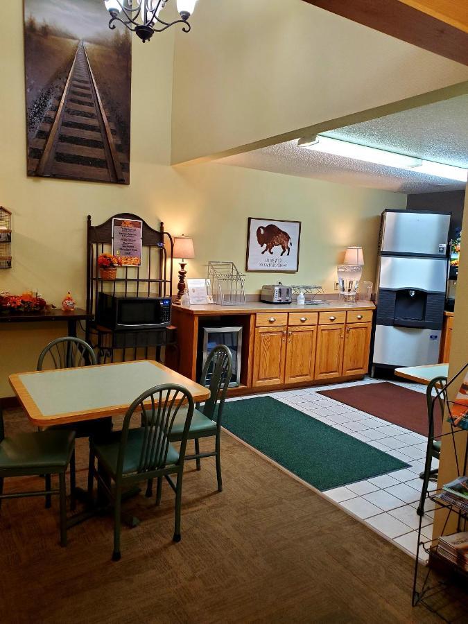 Bison Plains Lodge Moorhead Exterior photo
